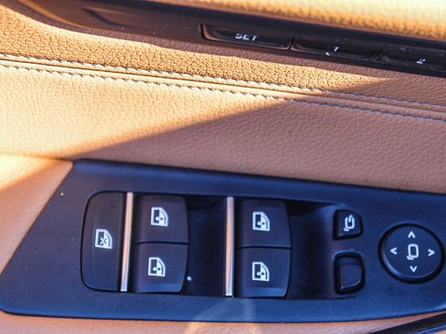 Used 2019 BMW 540i image 20