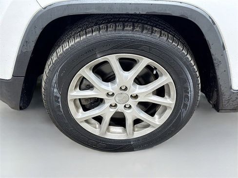 Used 2017 Jeep Cherokee Latitude image 30