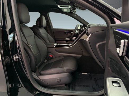 Used 2026 Mercedes-Benz GLC 300 image 23