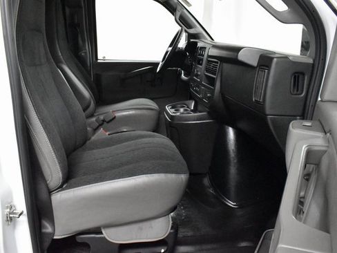 Used 2024 Chevrolet Express 2500 w/ Driver Convenience Package image 13