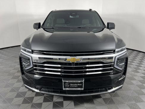 Used 2025 Chevrolet Suburban LT w/ Comfort Package image 5