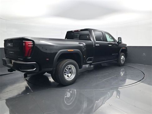 New 2026 GMC Sierra 3500 Denali w/ Denali Reserve Package image 5