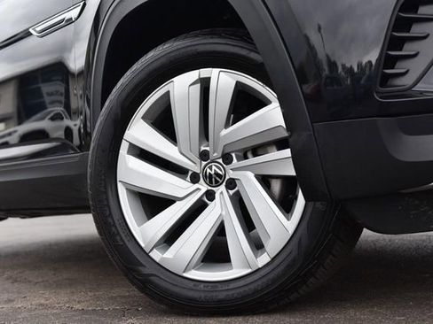 Used 2023 Volkswagen Atlas Cross Sport SE w/ Panoramic Sunroof Package image 3