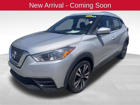 Used 2020 Nissan Kicks SV image 2
