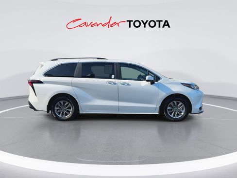 Certified 2025 Toyota Sienna XLE w/ XLE Plus Package FWD image 9