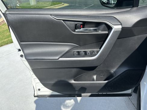 Used 2022 Toyota RAV4 SE w/ Convenience Package AWD/4WD image 14