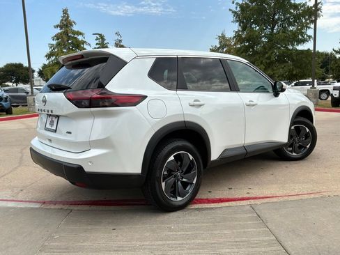 Used 2025 Nissan Rogue SV AWD/4WD image 6