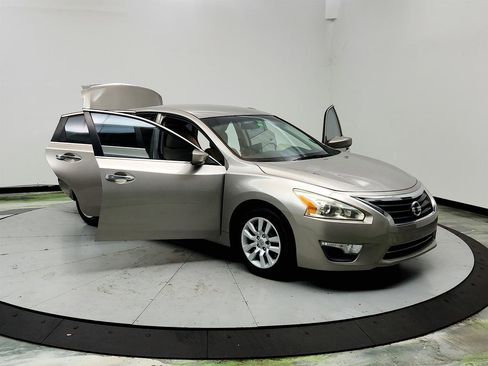 Used 2015 Nissan Altima 2.5 S w/ Power Driver Seat Package FWD image 10