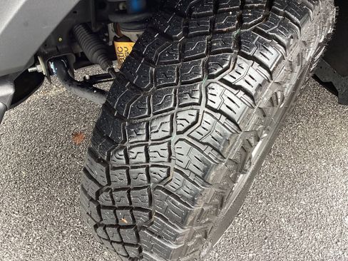 Used 2024 GMC Sierra 1500 AT4X image 10