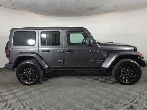 Used 2025 Jeep Wrangler Unlimited Sahara w/ Safety Group AWD/4WD image 4