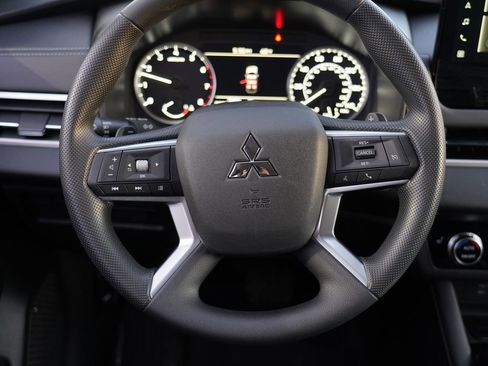New 2026 Mitsubishi Outlander ES image 21