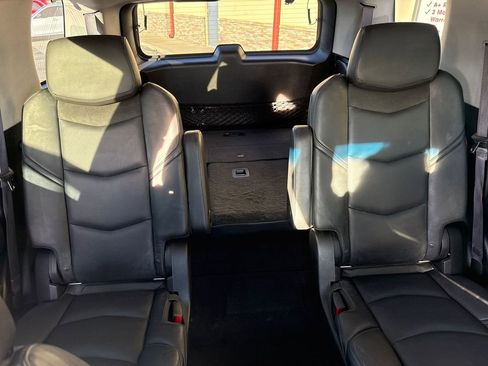 Used 2015 Cadillac Escalade Premium image 40