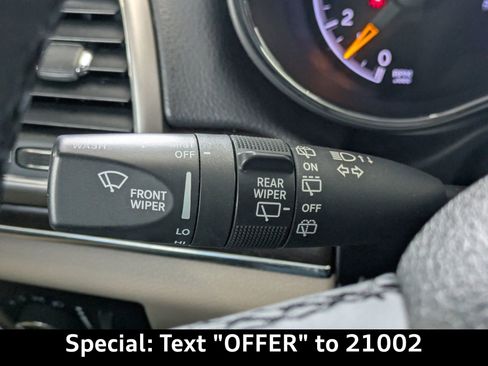 Used 2018 Jeep Grand Cherokee Limited image 27