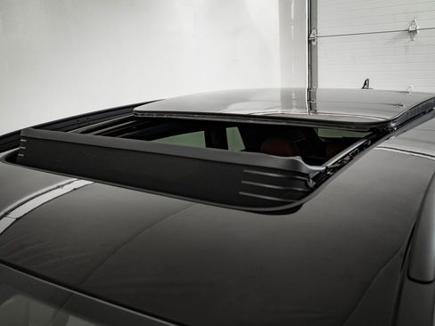 Used 2022 Audi e-tron Premium w/ Convenience Plus Package image 14