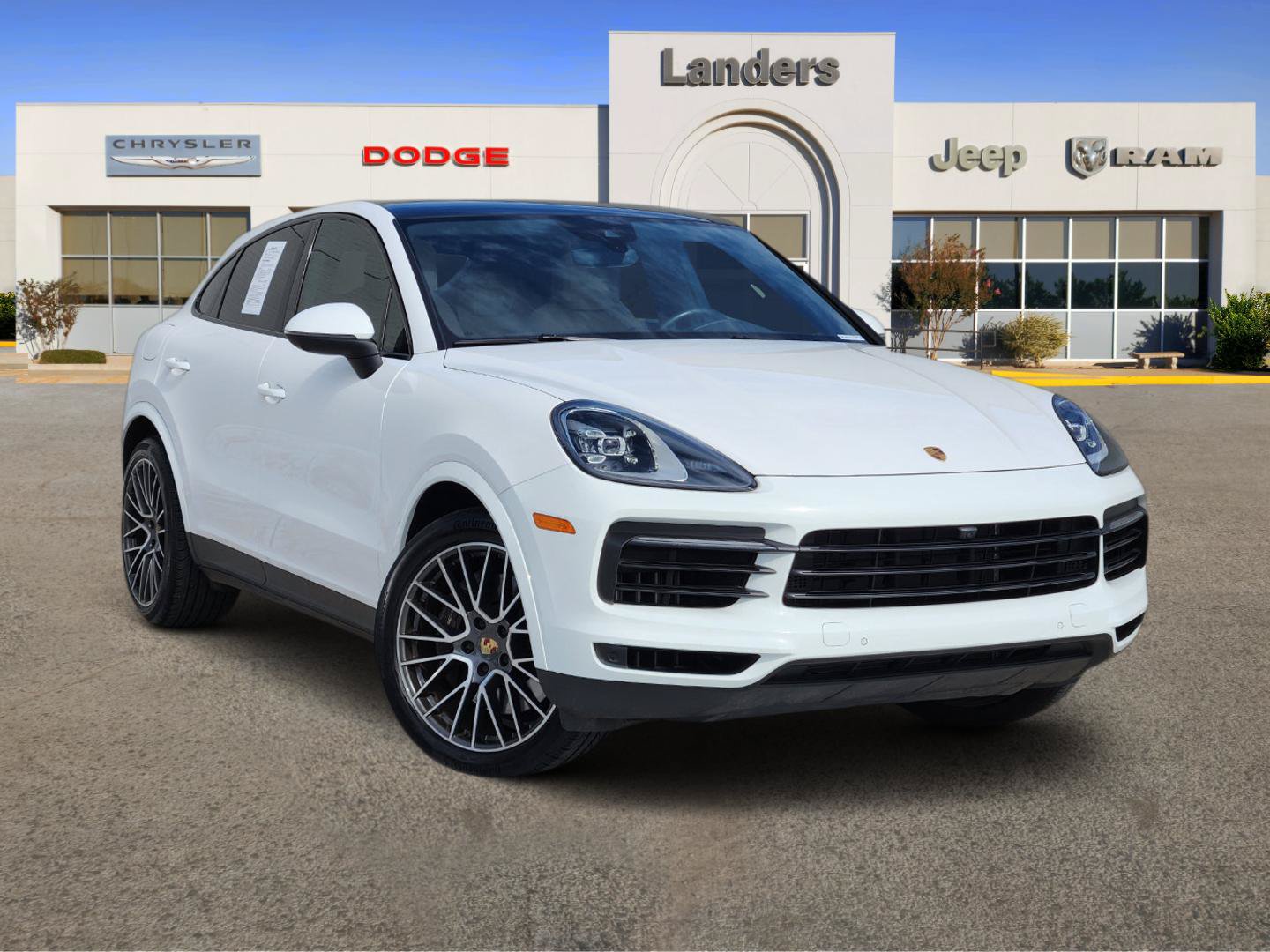 Used 2023 Porsche Cayenne Coupe AWD/4WD image 1