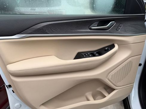 New 2025 Jeep Grand Cherokee L Limited image 11