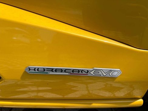 Used 2020 Lamborghini Huracan EVO AWD/4WD image 16