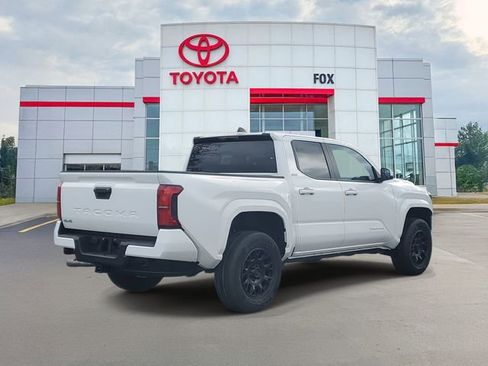 Used 2025 Toyota Tacoma SR5 image 4