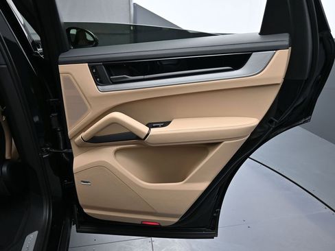 New 2026 Porsche Cayenne Coupe AWD/4WD image 26