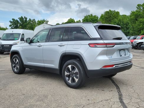 Used 2022 Jeep Grand Cherokee Limited 4xe AWD/4WD image 3