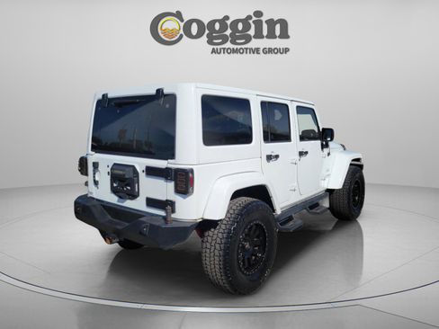 Used 2017 Jeep Wrangler Unlimited Sahara w/ Max Tow Package image 4