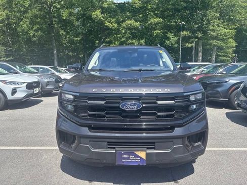 Used 2025 Ford Expedition Active AWD/4WD image 3
