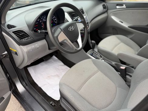 Used 2012 Hyundai Accent GLS image 10