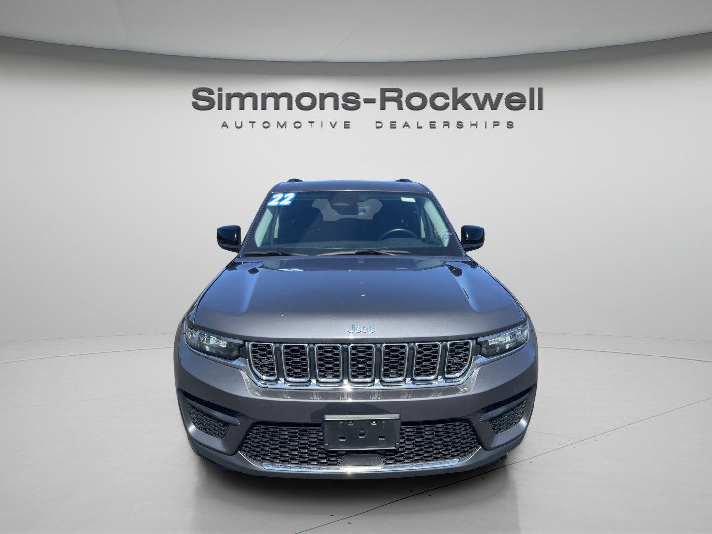Used 2022 Jeep Grand Cherokee Laredo w/ Luxury Tech Group I AWD/4WD image 8