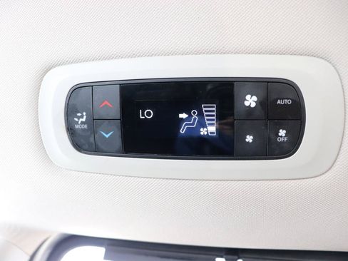 Used 2024 Chrysler Pacifica Touring-L FWD image 23