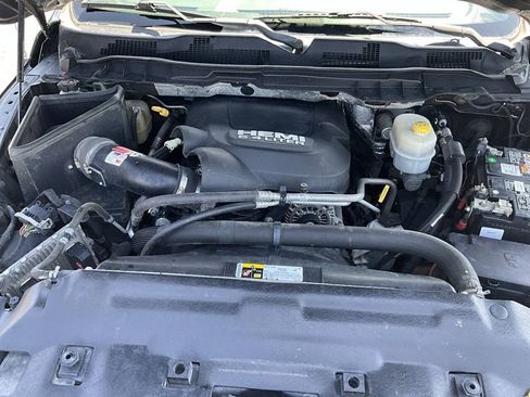 Used 2017 RAM 2500 Tradesman w/ Chrome Appearance Group AWD/4WD image 16