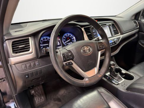 Used 2016 Toyota Highlander XLE FWD image 13