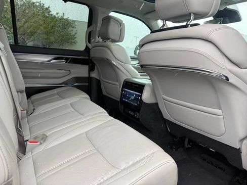 Used 2023 Jeep Grand Wagoneer L 4WD w/ Flexible Seating Group image 18