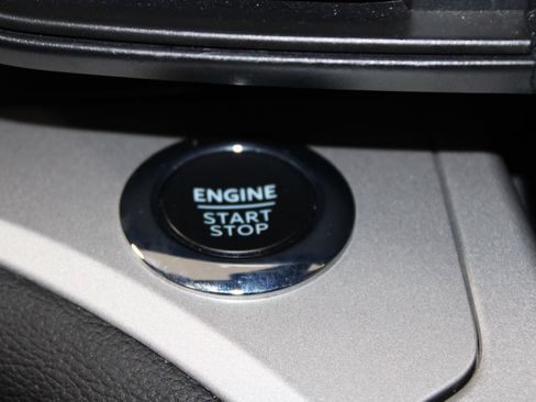 Used 2023 Ford Explorer XLT AWD/4WD image 41