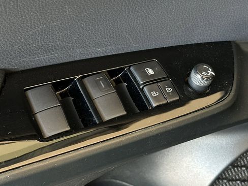 Used 2021 Toyota Prius Prime Limited FWD image 13