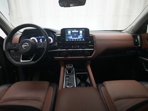 Used 2025 Nissan Pathfinder Platinum AWD/4WD image 5