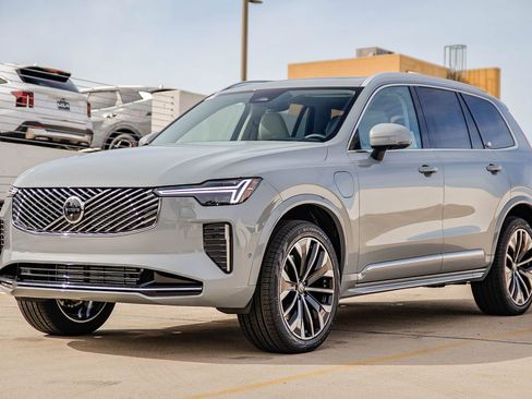 New 2026 Volvo XC90 T8 Ultra w/ Protection Package Premier AWD/4WD image 3