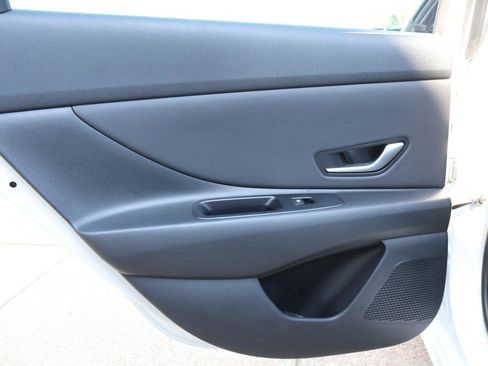 New 2026 Hyundai Elantra Limited image 17