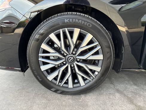 Used 2025 Nissan Altima 2.5 SV FWD image 7