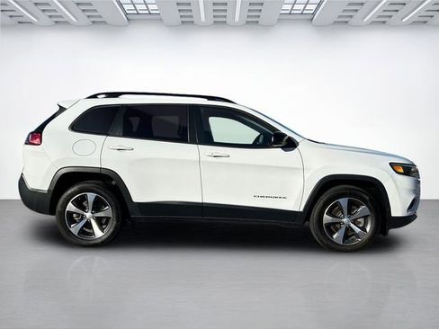 Used 2022 Jeep Cherokee Limited image 3