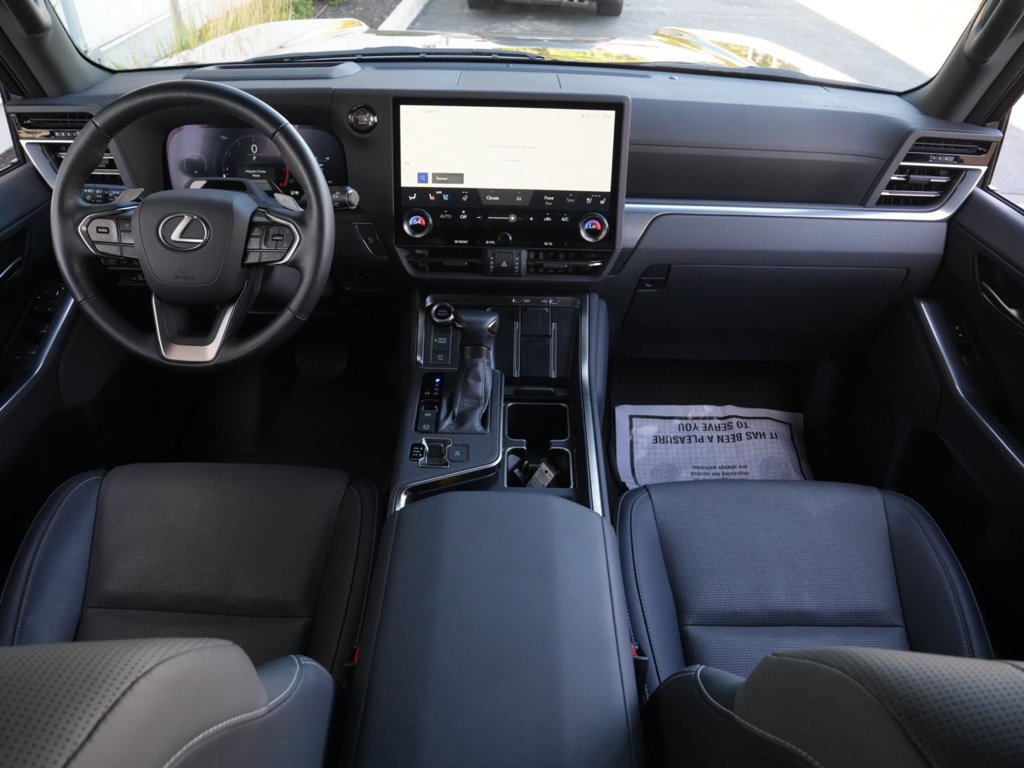 Used 2025 Lexus GX 550 w/ Accessory Package (2T) AWD/4WD image 32