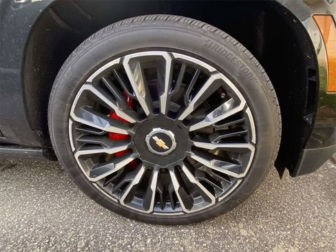 Used 2026 Chevrolet Suburban High Country image 8