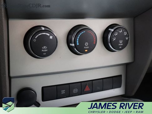 Used 2008 Dodge Nitro SXT image 31