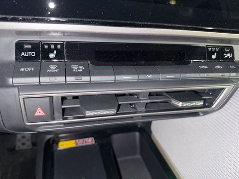 Used 2025 Toyota Camry SE image 23