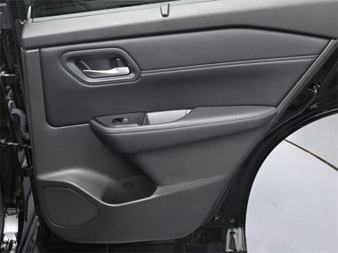 Used 2024 Nissan Rogue SV w/ SV Premium Package image 31