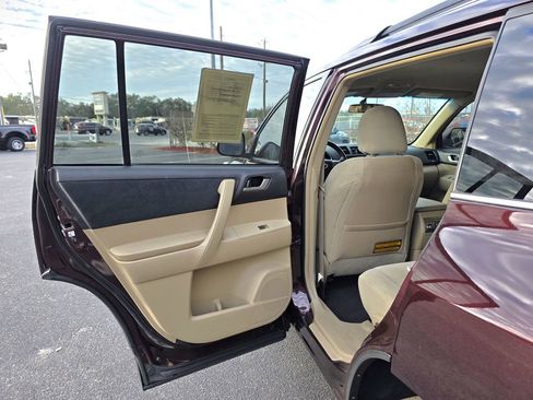 Used 2013 Toyota Highlander Base image 10
