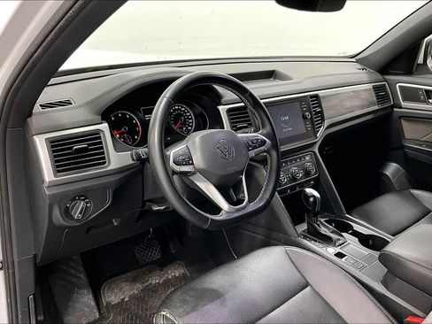 Used 2021 Volkswagen Atlas Cross Sport SE FWD image 16