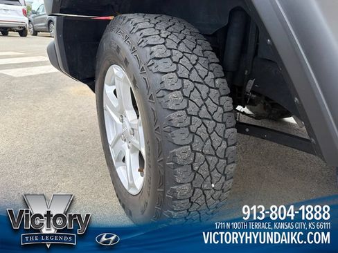 Used 2019 Jeep Wrangler Unlimited Sport S AWD/4WD image 9