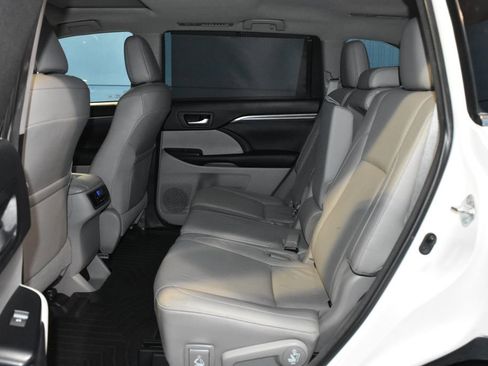 Used 2017 Toyota Highlander Limited image 21