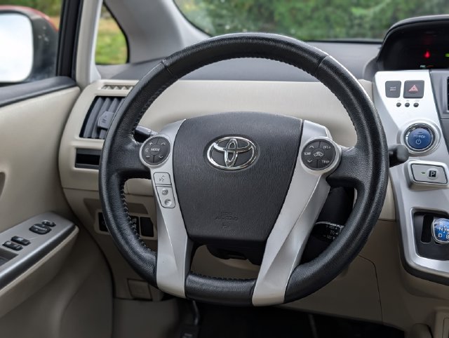 Used 2014 Toyota Prius V Five FWD image 13
