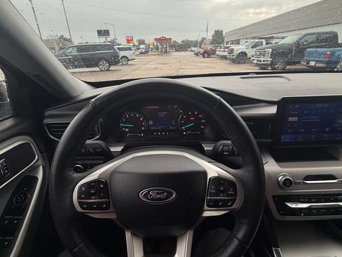 Used 2023 Ford Explorer XLT w/ Equipment Group 202A AWD/4WD image 13